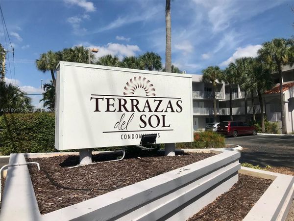 2750 W 76th St , Unit 210, Hialeah, FL 33016