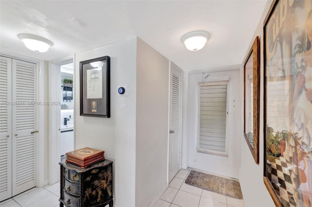 2200 Diana Dr, Unit 310, Hallandale Beach, FL 33009 Photo