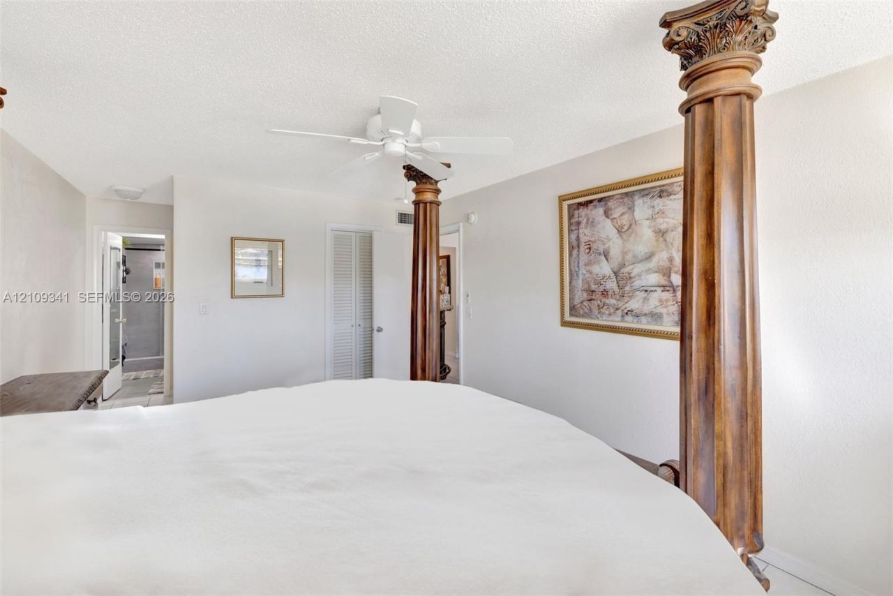 2200 Diana Dr, Unit 310, Hallandale Beach, FL 33009 Photo