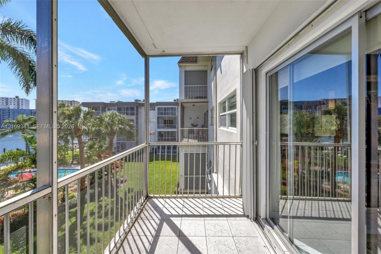 2200 Diana Dr, Unit 310, Hallandale Beach, FL 33009 Photo