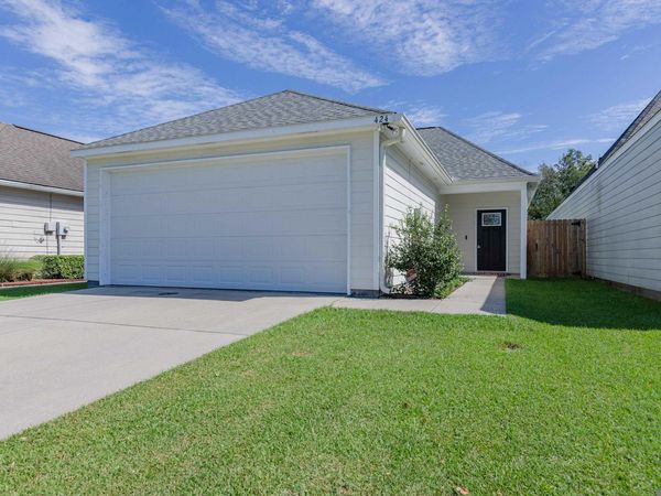 424 Iberville Ave, Gonzales, LA 70737
