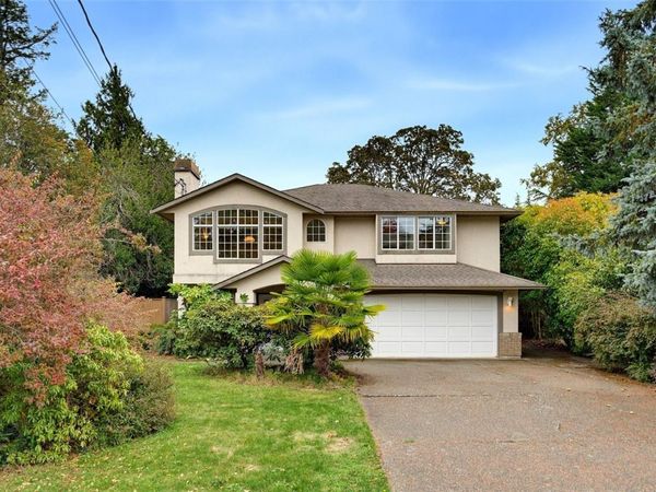 975 Annie St , Saanich, BC V8X 3G1