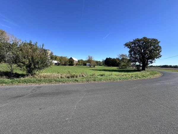 1375 East Street , Walnut, IL 61376