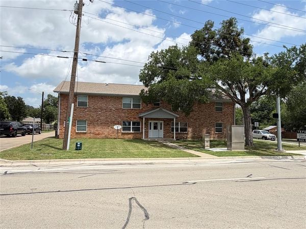 2266 W Oak Street , Denton, TX 76201