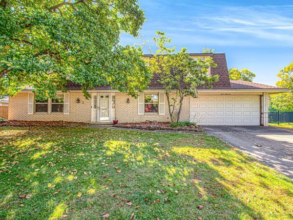 1200 Heathshire Drive, Centerville, OH 45459