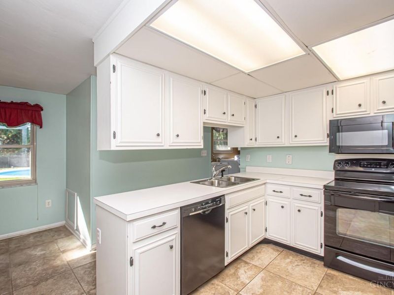 1200 Heathshire Drive, Centerville, OH 45459 Photo 11