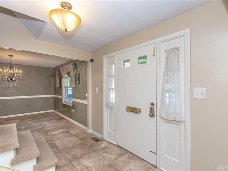 1200 Heathshire Drive, Centerville, OH 45459 Photo 2