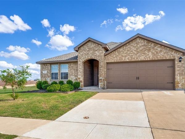 1804 Duskwood Drive , Lancaster, TX 75146