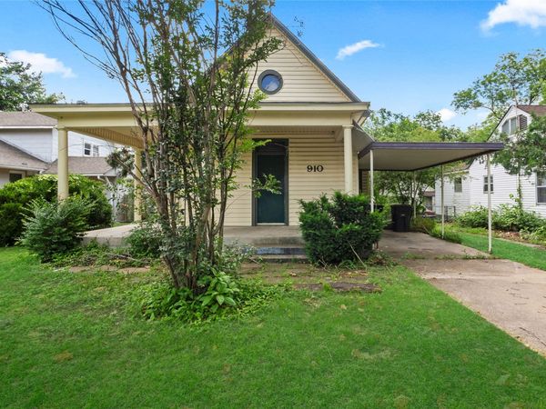 910 SE Wyandotte Avenue , Bartlesville, OK 74003