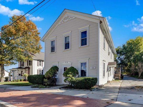 327 Jefferson Street, Algonquin, IL 60102