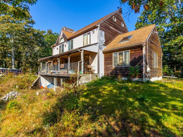 31 Quashnet Rd, Mashpee, MA 02649