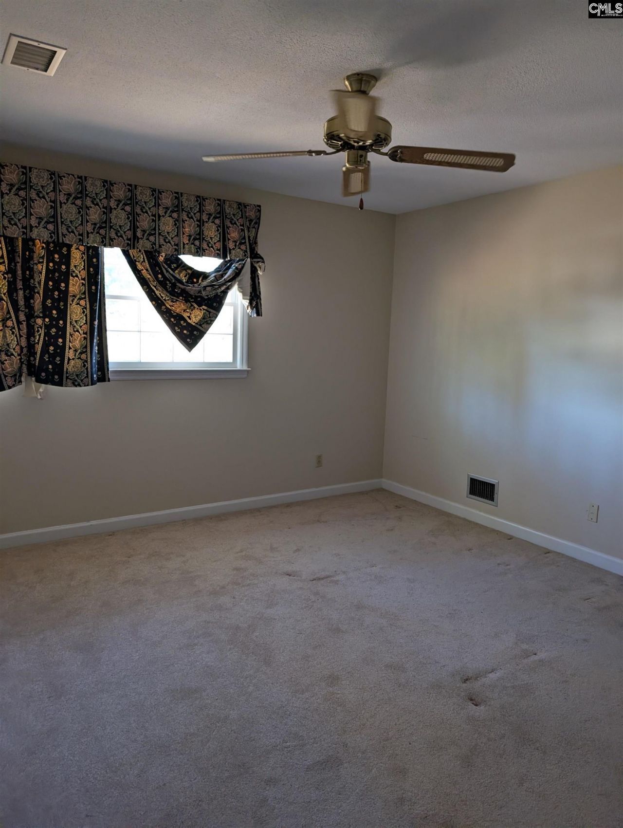 112 Hickory Lane Photo 11