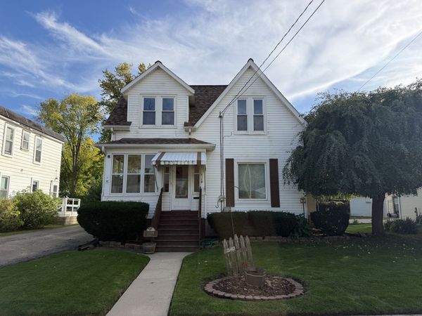 1318 Pleasant Street , DeKalb, IL 60115