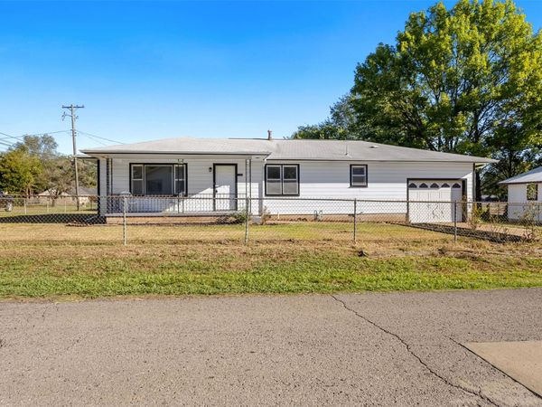 619 W Knisley, Checotah, OK 74426