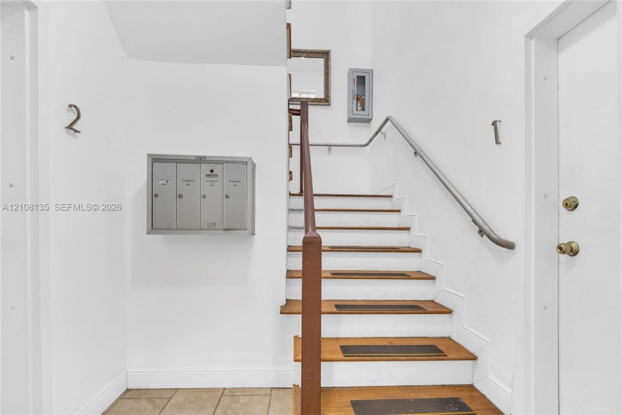 1219 Meridian Ave, Unit 2, Miami Beach, FL 33139 Photo