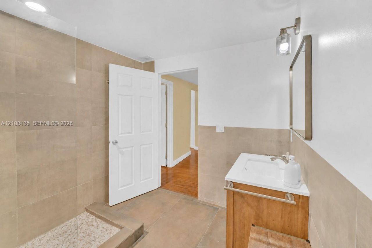 1219 Meridian Ave, Unit 2, Miami Beach, FL 33139 Photo