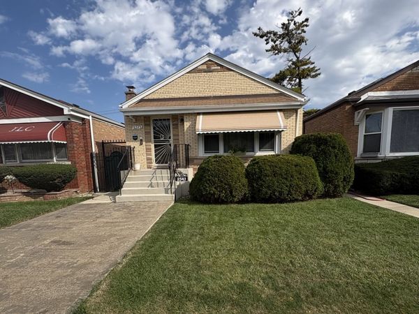 8543 S Damen Avenue, Chicago, IL 60620