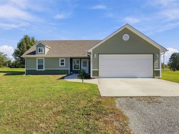 1042 N 4345 , Pryor, OK 74361