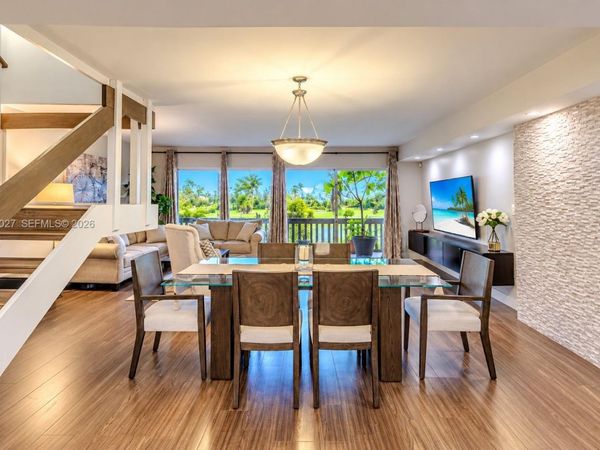 545 W Park Dr , Unit 2-8, Miami, FL 33172