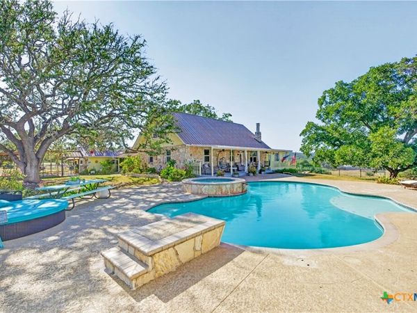 3320 Privilege Creek Road , Pipe Creek, TX 78063