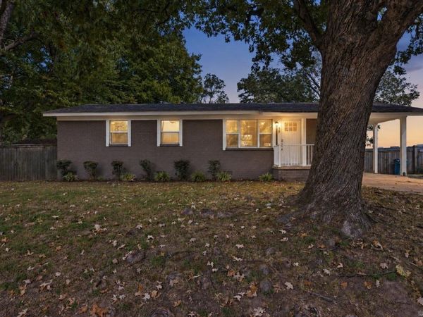 39 Plantation Dr, Little Rock, AR 72206