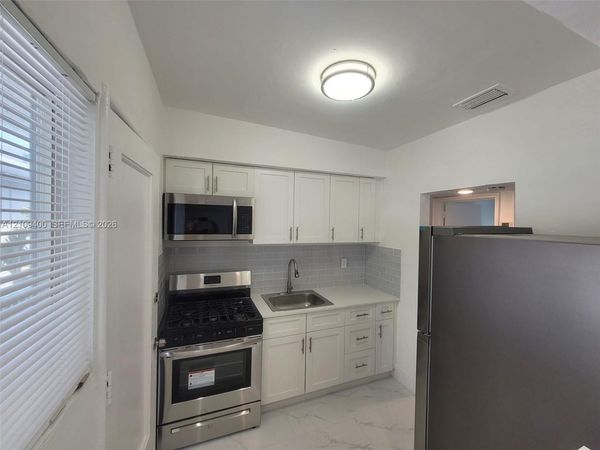 7435 Byron Ave , Unit 06, Miami Beach, FL 33141