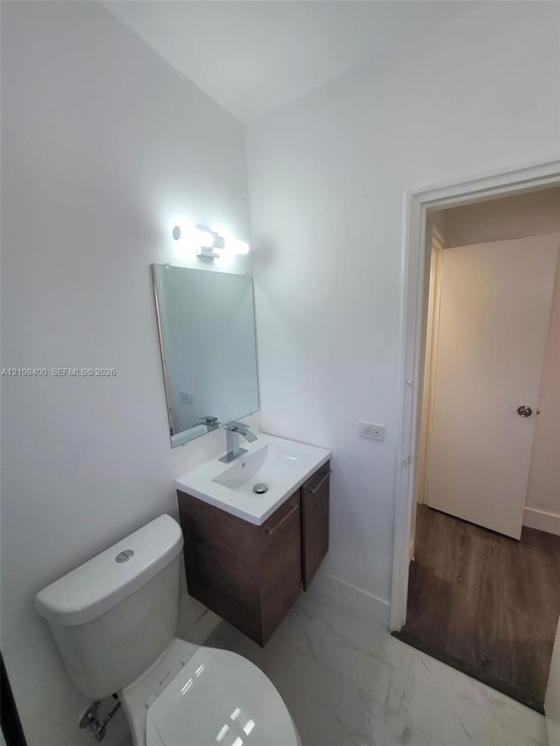 7435 Byron Ave , Unit 06, Miami Beach, FL 33141 Photo