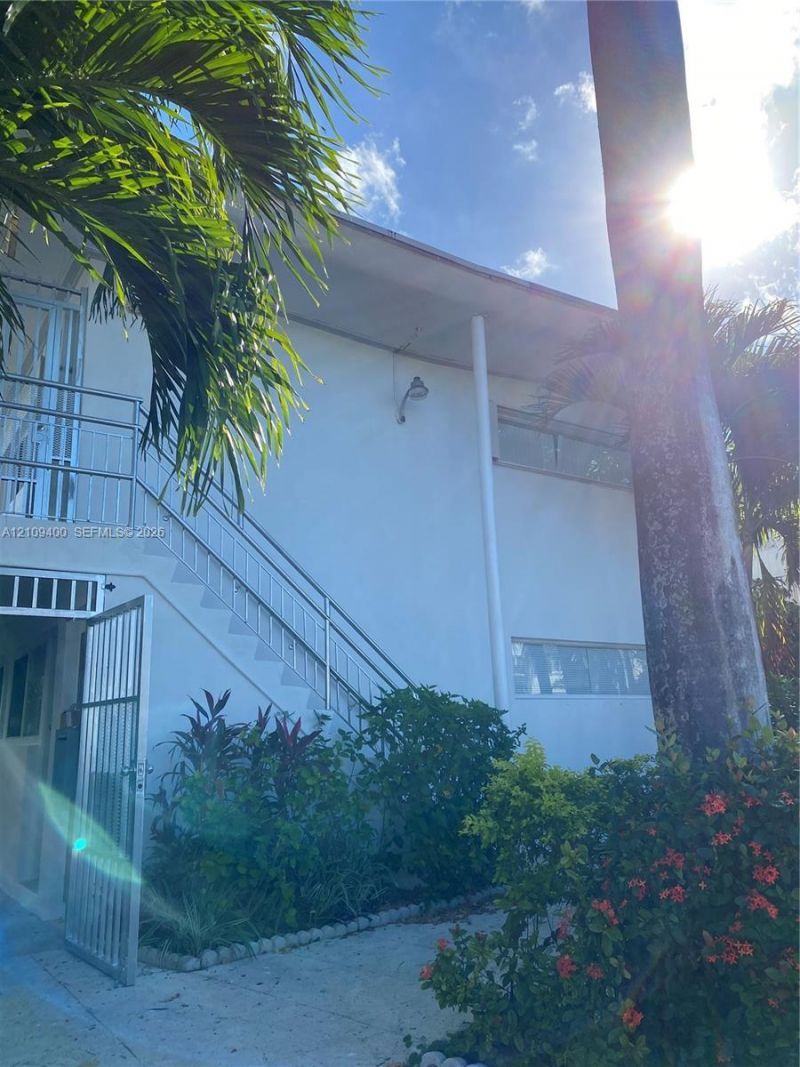 7435 Byron Ave , Unit 06, Miami Beach, FL 33141 Photo