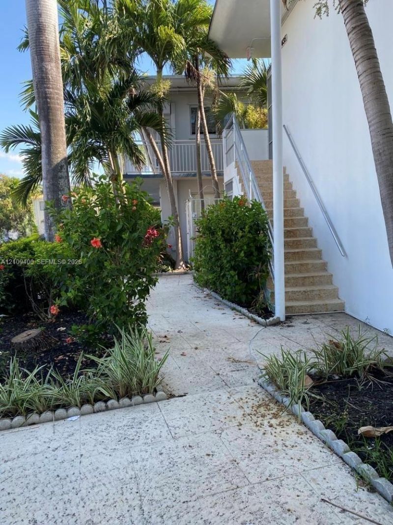 7435 Byron Ave , Unit 06, Miami Beach, FL 33141 Photo