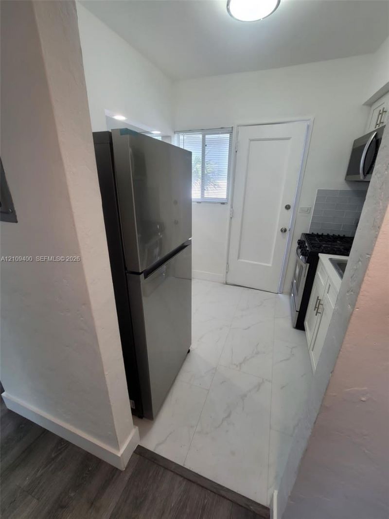 7435 Byron Ave , Unit 06, Miami Beach, FL 33141 Photo