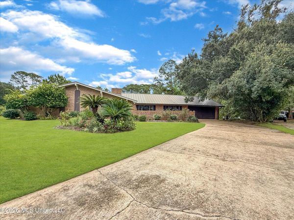 209 Carnoustie Court, Ocean Springs, MS 39564