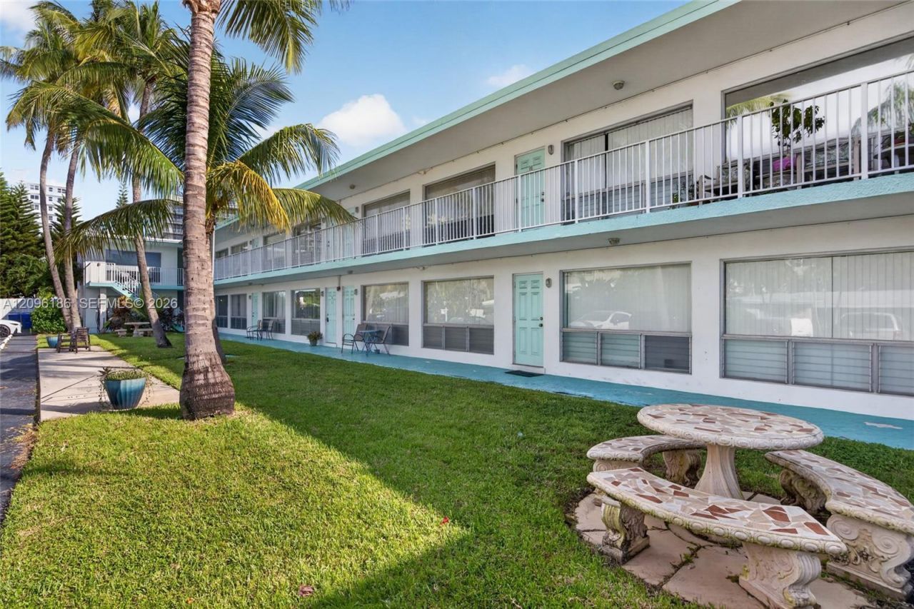 3212 NE 7th Pl, Unit 12, Pompano Beach, FL 33062 Photo