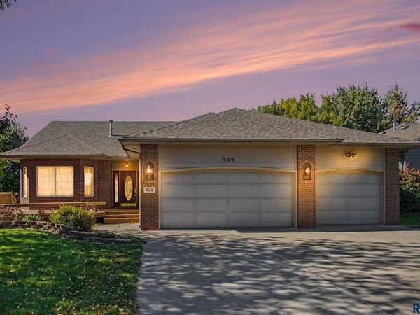 309 N Sandberg Dr, Sioux Falls, SD 57110