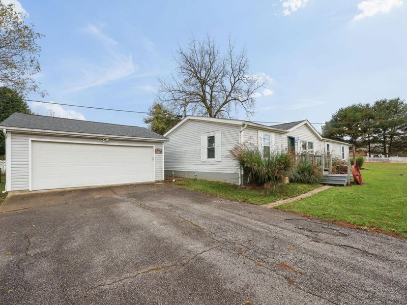 1429 Pike Street SW, Etna, OH 43062 Photo 2