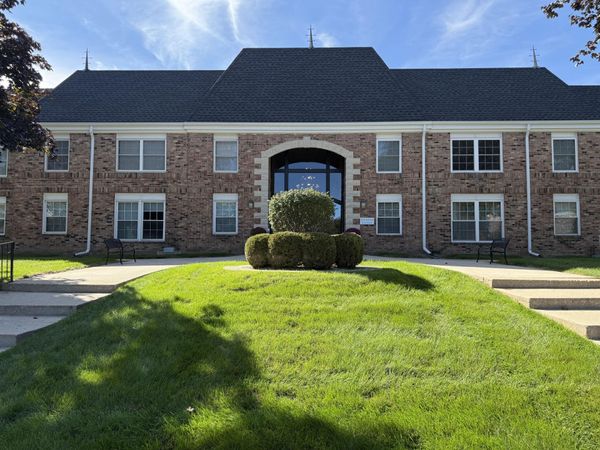 2101 Chateau Ct, Unit 206, Grafton, WI 53024