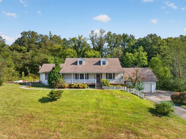 8823 Apison Pike , Ooltewah, TN 37363