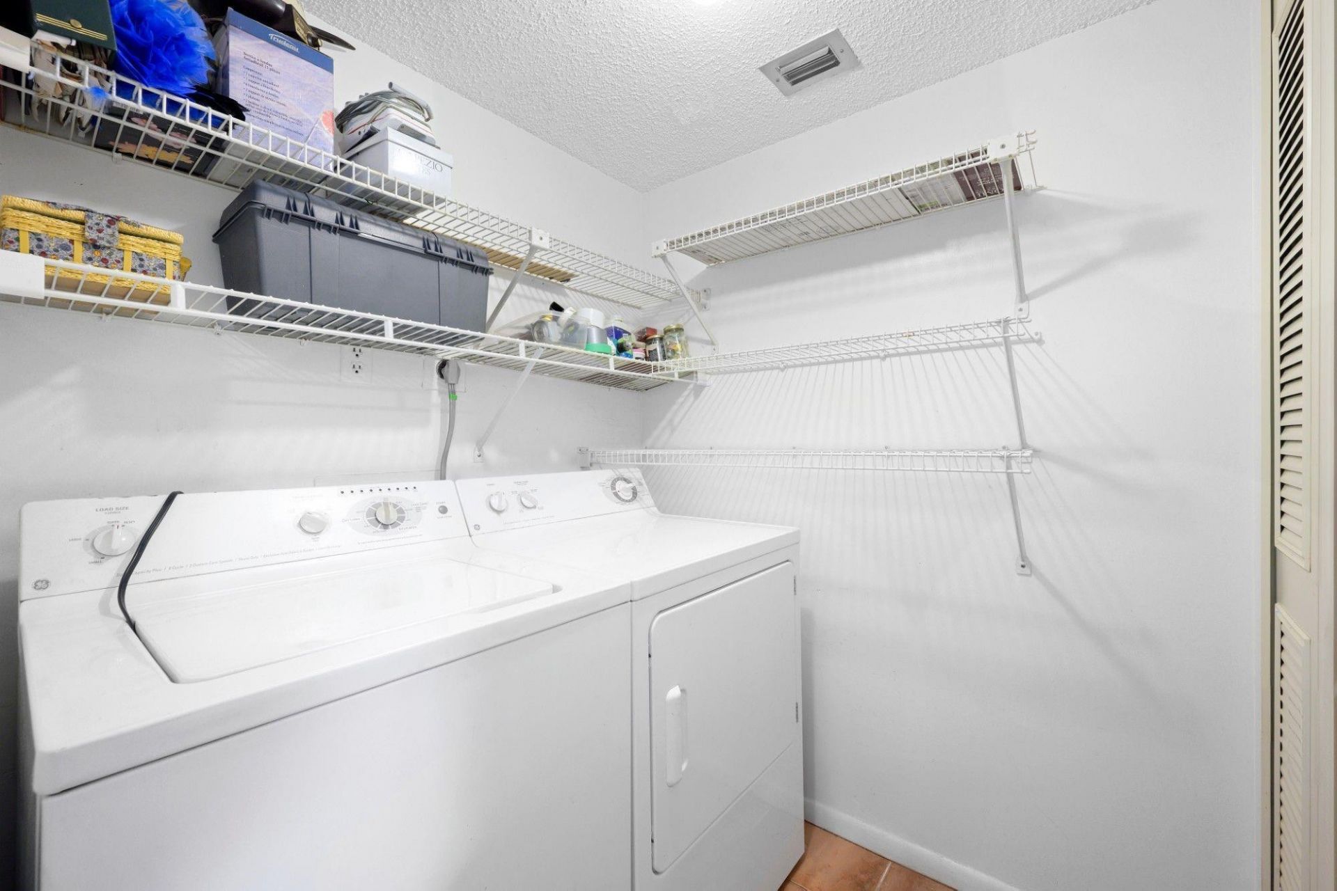 2206 S Cypress Bend Drive, Unit 208, Pompano Beach, FL 33069 Photo