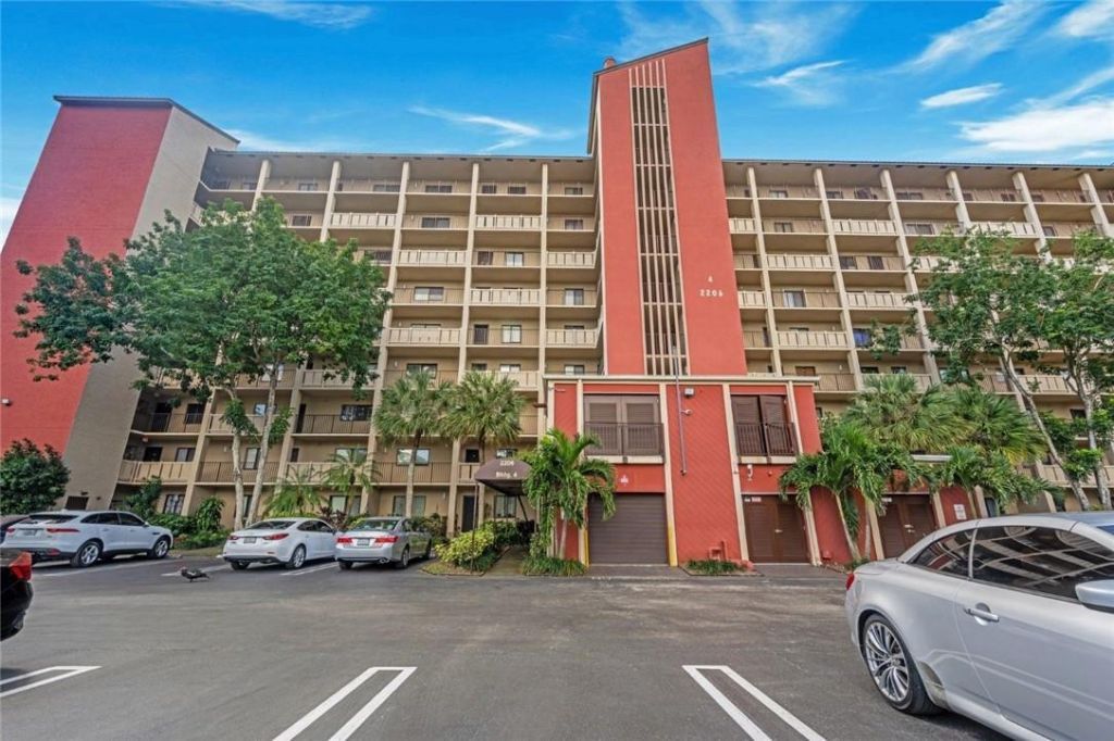 2206 S Cypress Bend Drive, Unit 208, Pompano Beach, FL 33069 Photo