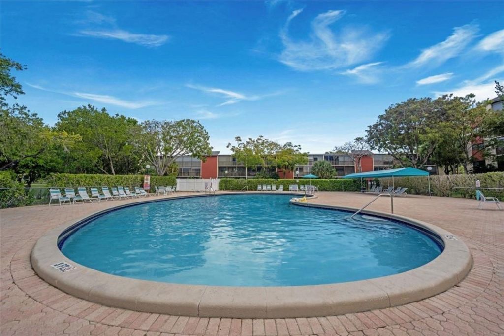 2206 S Cypress Bend Drive, Unit 208, Pompano Beach, FL 33069 Photo