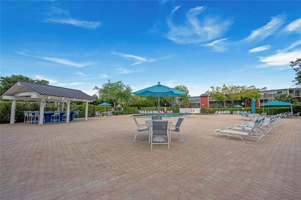 2206 S Cypress Bend Drive, Unit 208, Pompano Beach, FL 33069 Photo