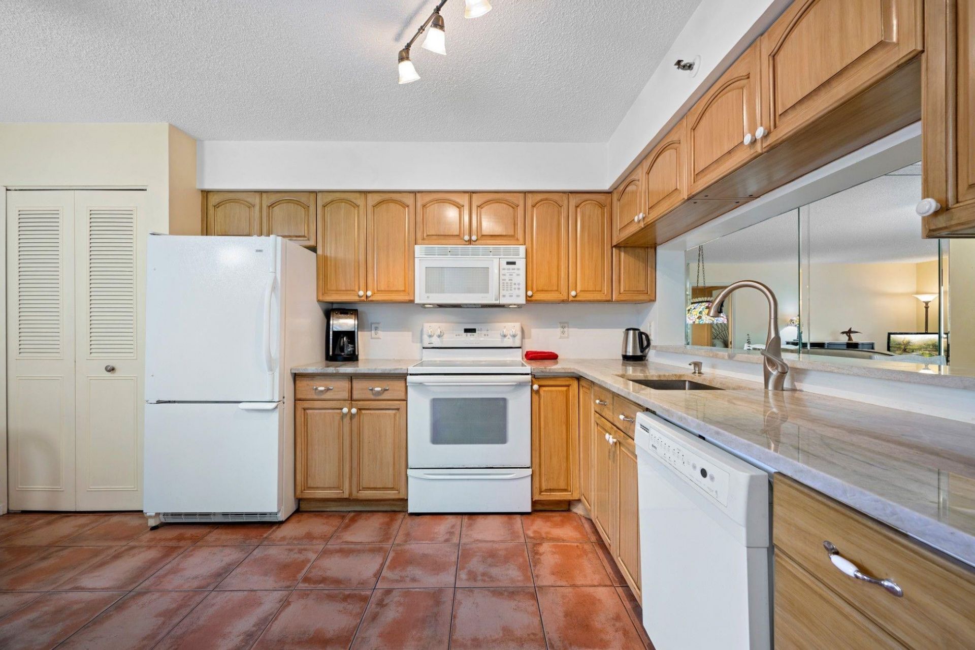 2206 S Cypress Bend Drive, Unit 208, Pompano Beach, FL 33069 Photo