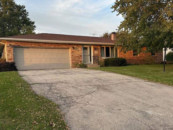 16895 Thunder Hills Drive, Peosta, IA 52068