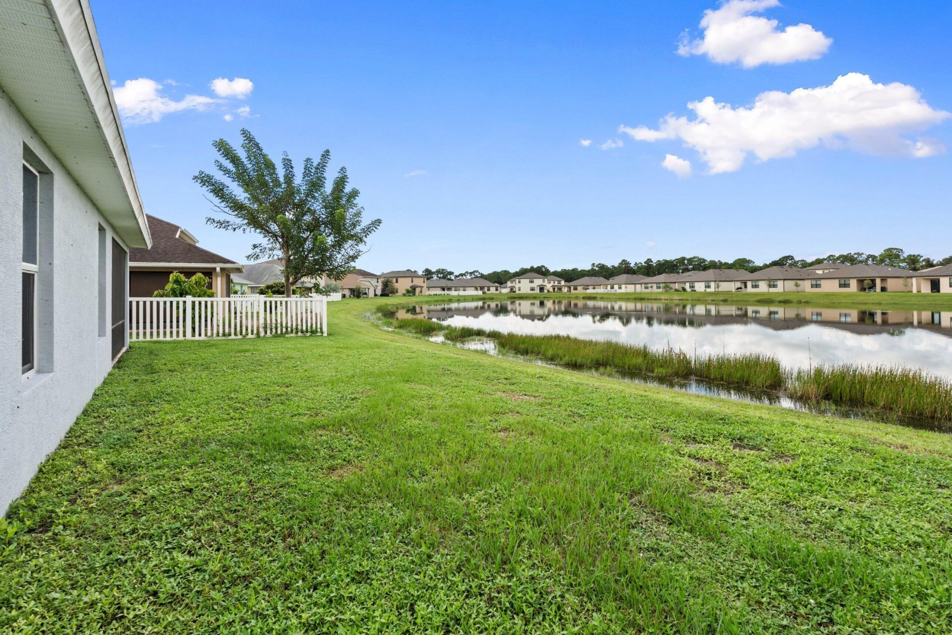 425 Seafoam Circle, Fort Pierce, FL 34945 Photo