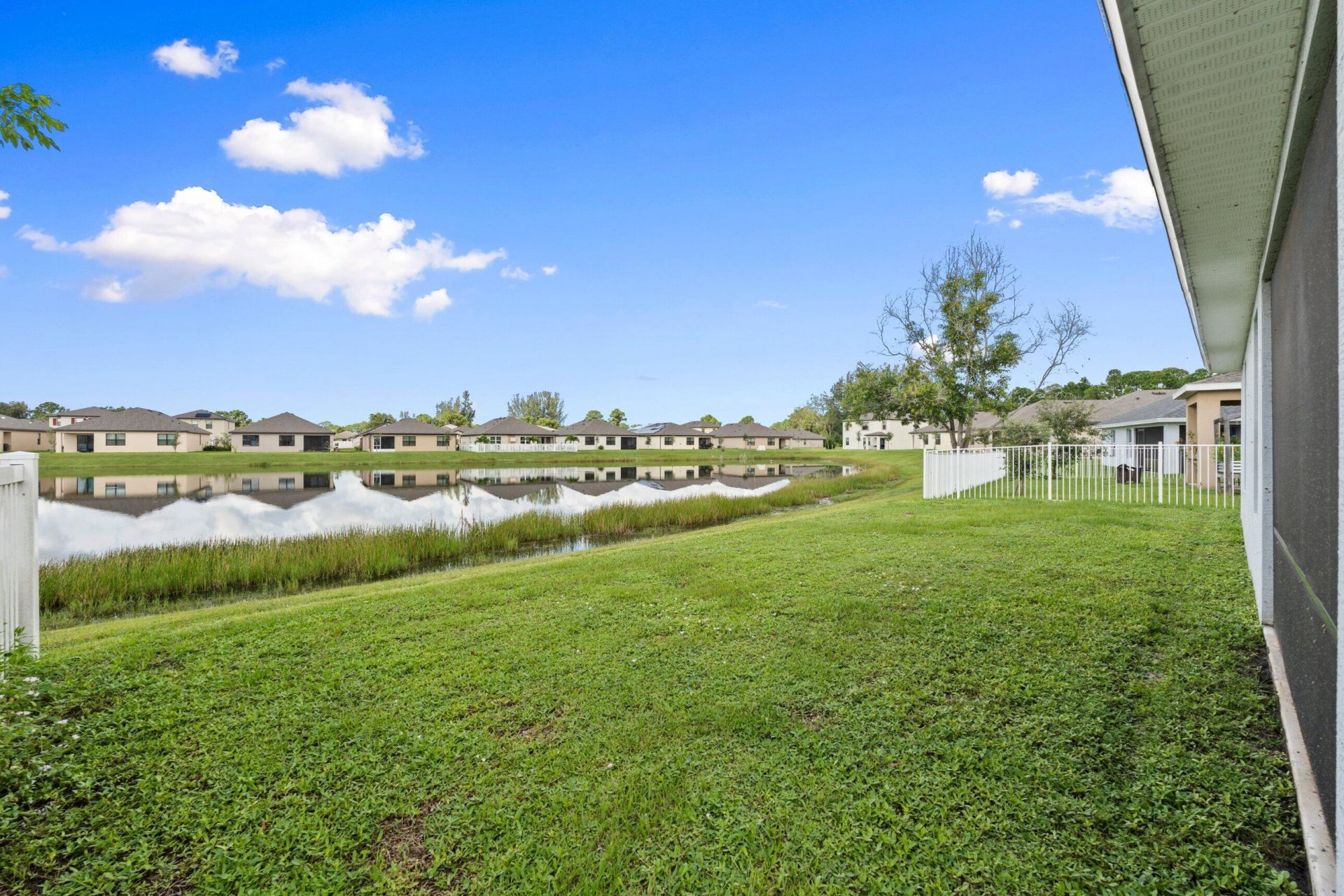 425 Seafoam Circle, Fort Pierce, FL 34945 Photo