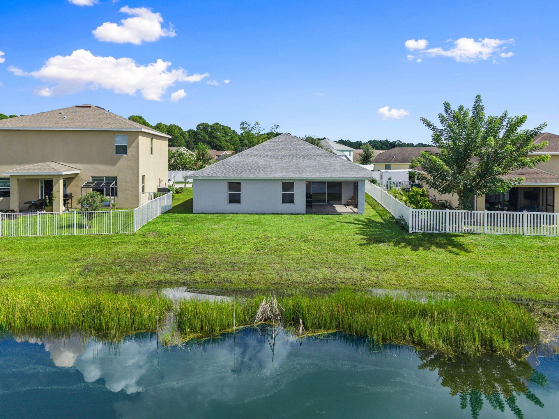 425 Seafoam Circle, Fort Pierce, FL 34945 Photo