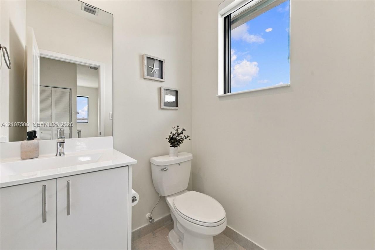 4274 NW 83rd Ave , Doral, FL 33166 Photo