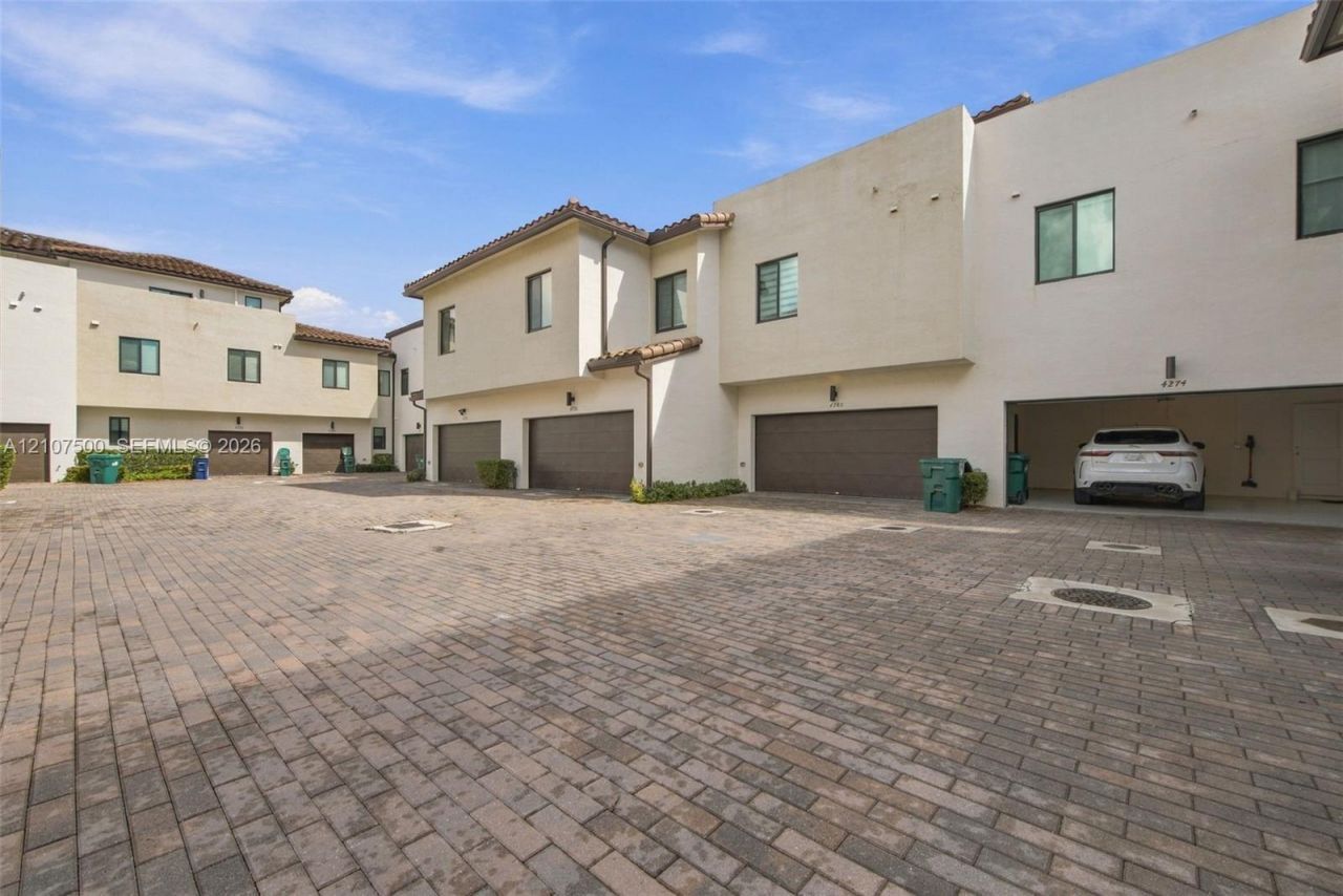 4274 NW 83rd Ave , Doral, FL 33166 Photo
