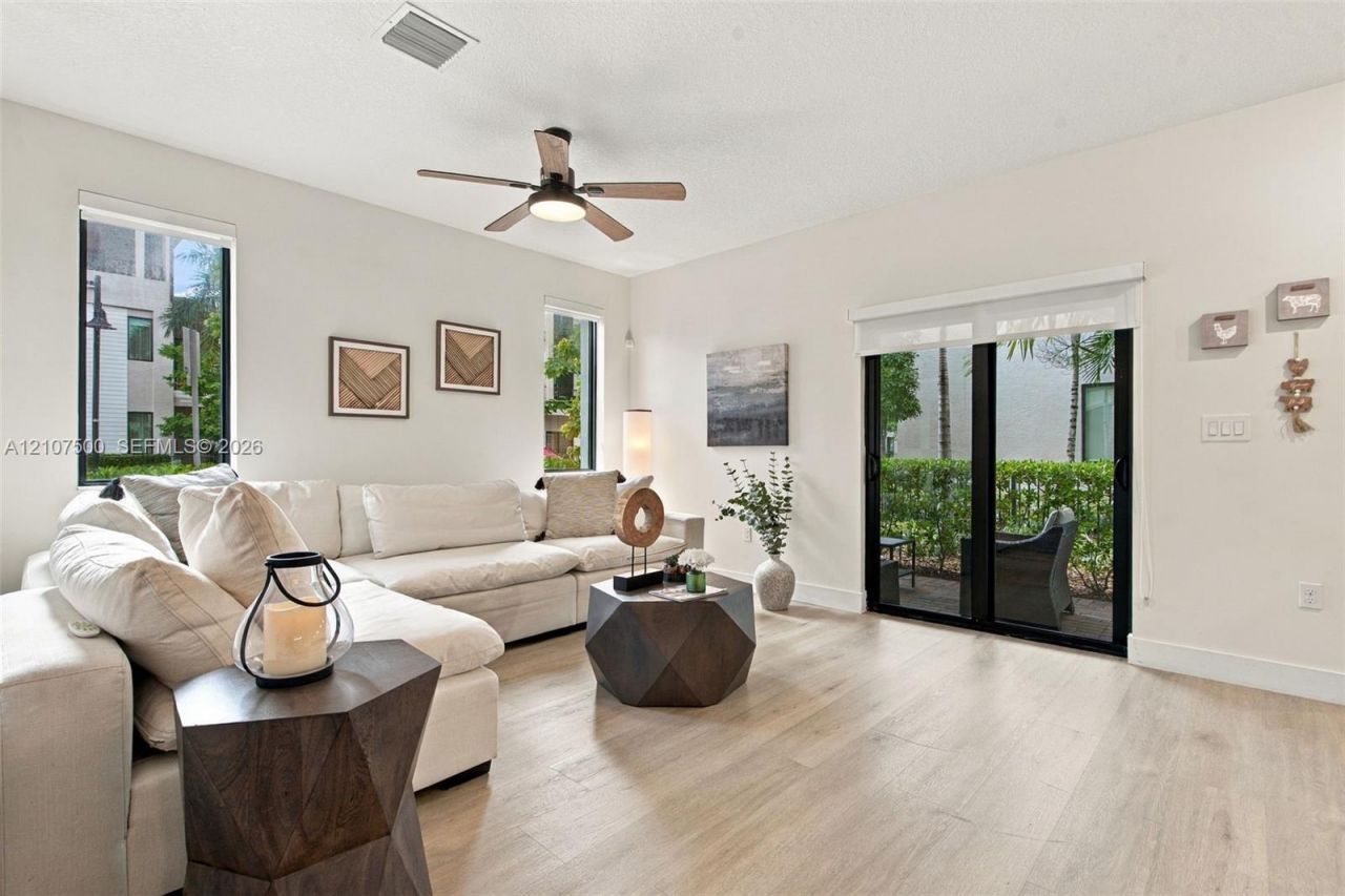 4274 NW 83rd Ave , Doral, FL 33166 Photo
