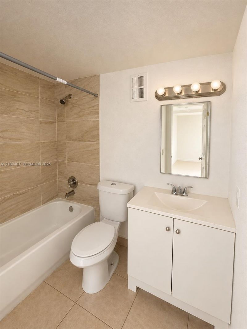 18200 NW 20th Ave , Unit 4, Miami Gardens, FL 33056 Photo