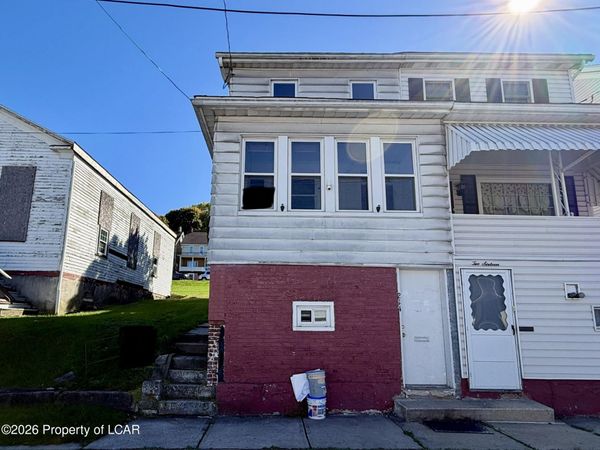 214 W Abbott Street, Lansford, PA 18232
